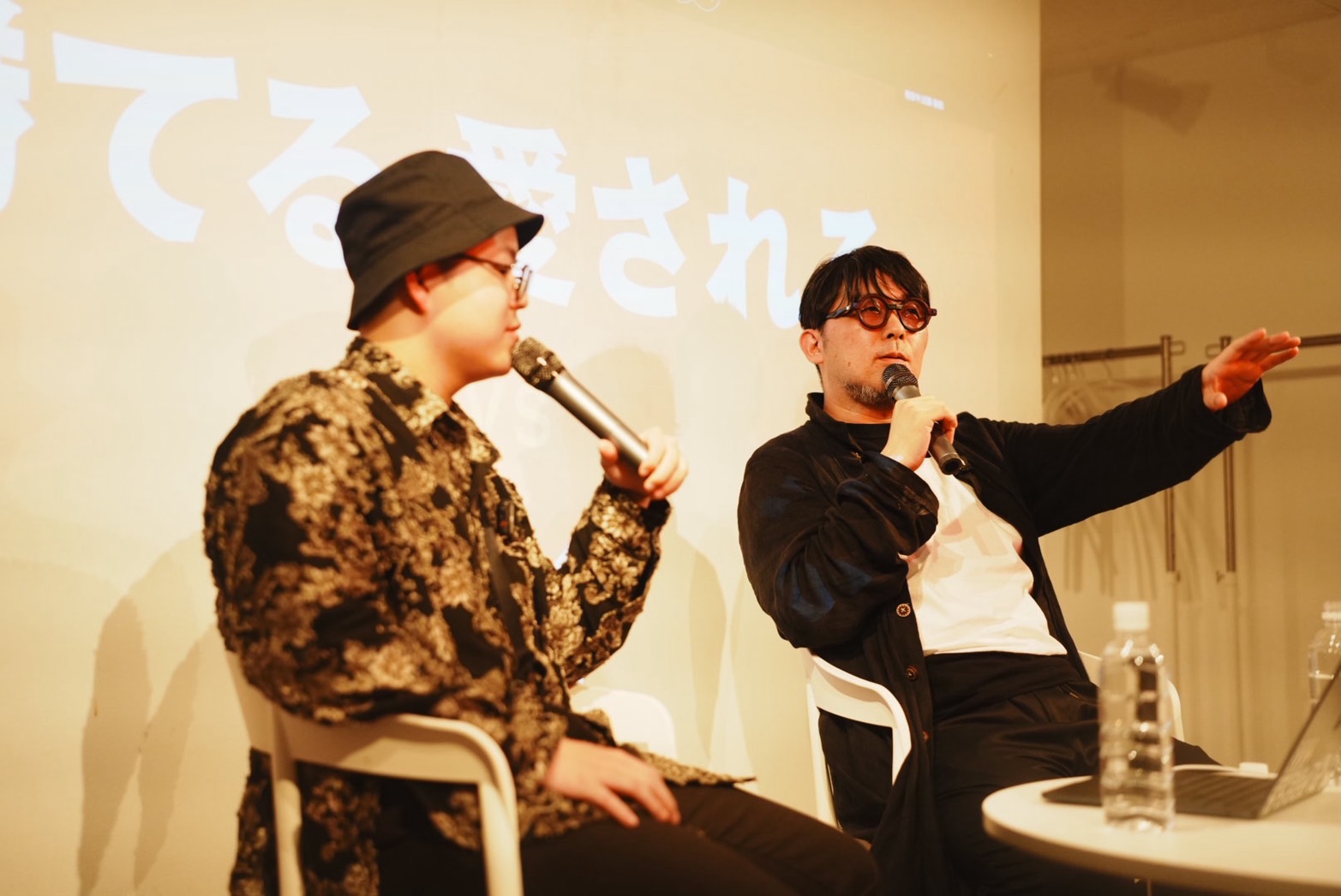 対談中の前田高志氏とコンドウハルキ